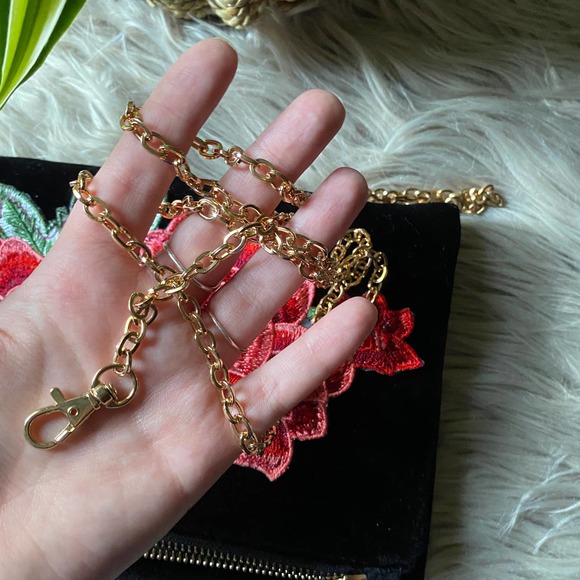 SOLD 🛒 Embroidered Velvet Purse - Picture 7 of 9